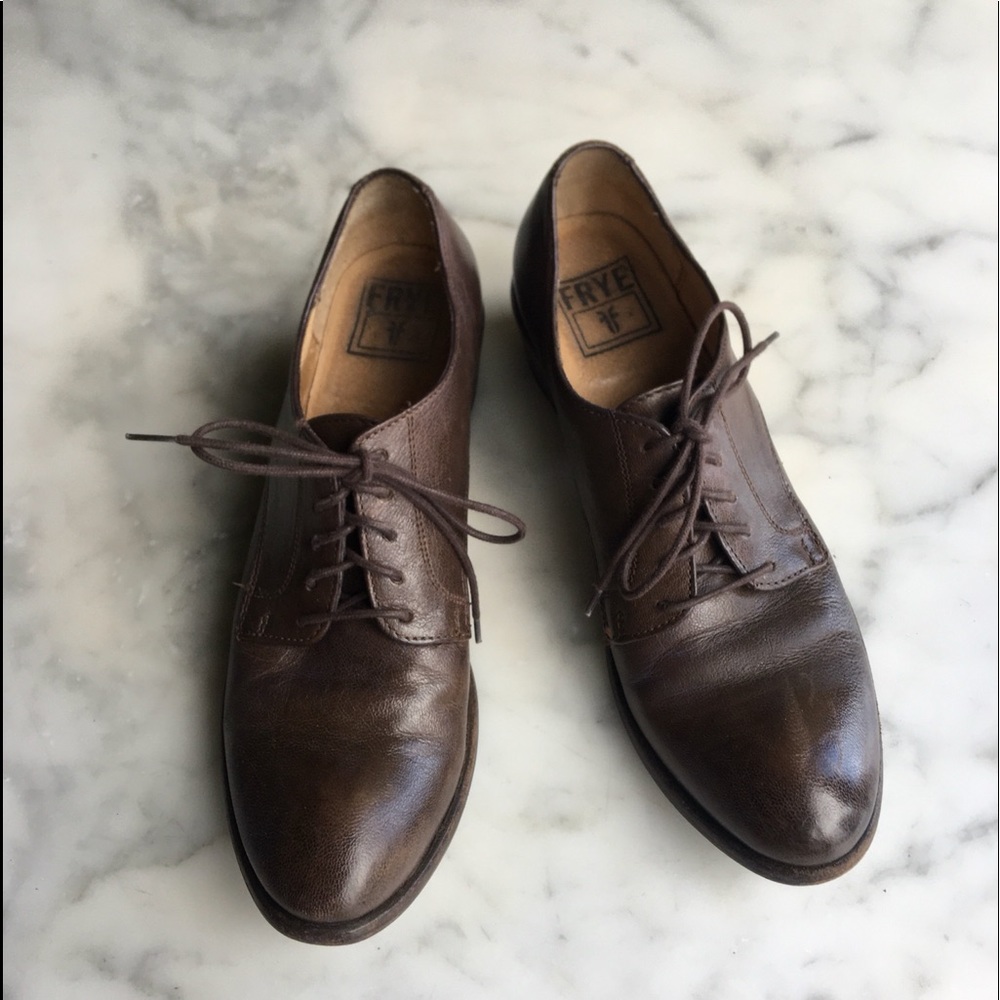 Frye Carson Oxford